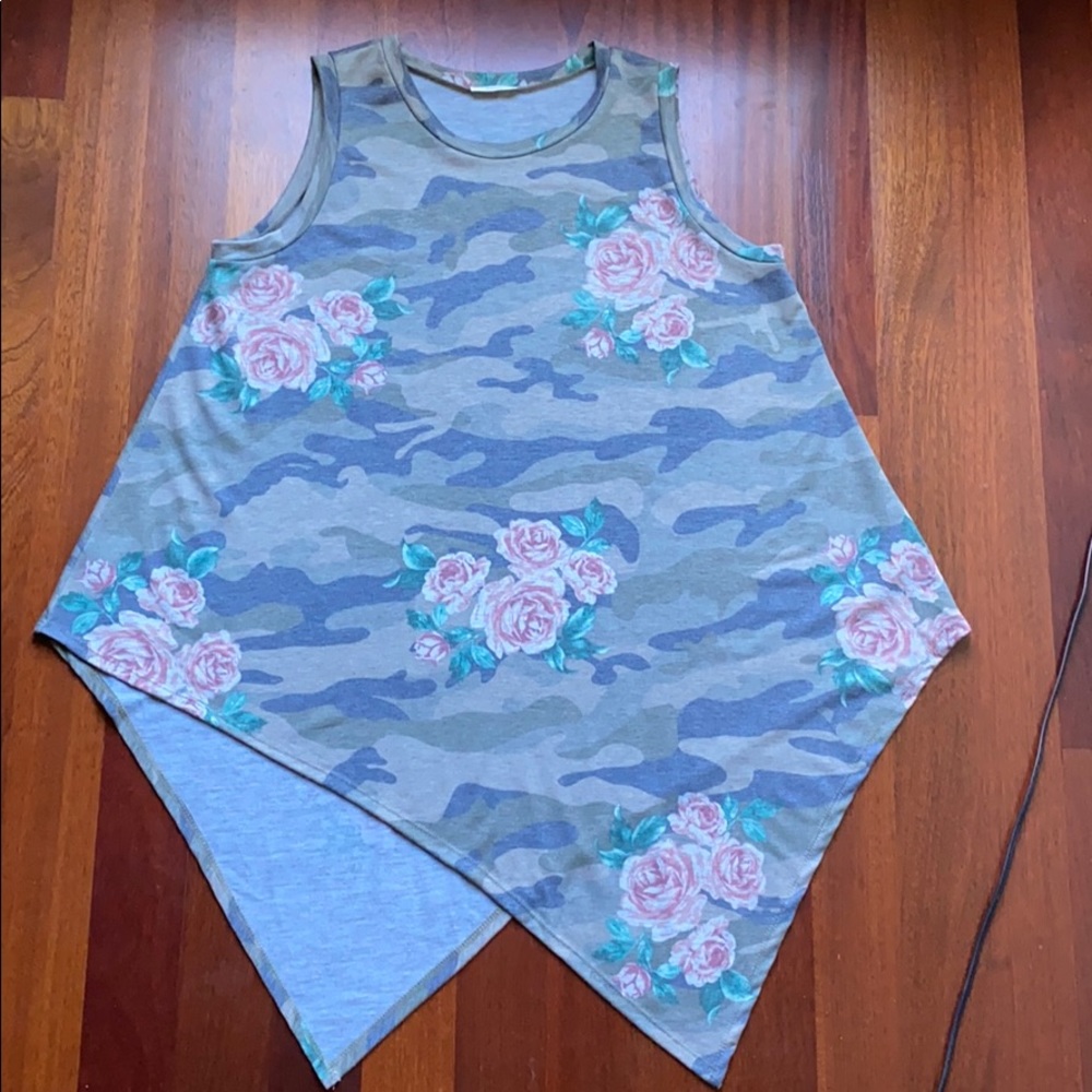 Jodifl Women’s Large Camo/Rose Tank EUC